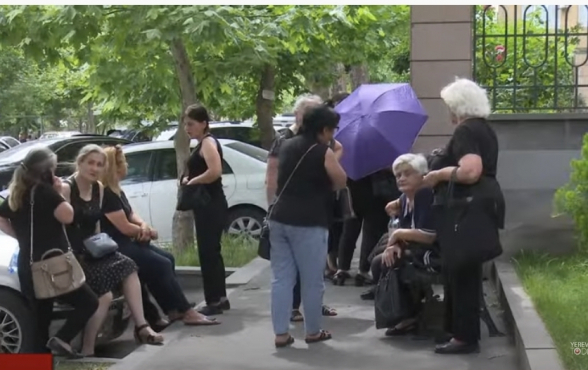 Զոհվածների հարազատները Քննչական կոմիտեի դիմաց են (տեսանյութ)